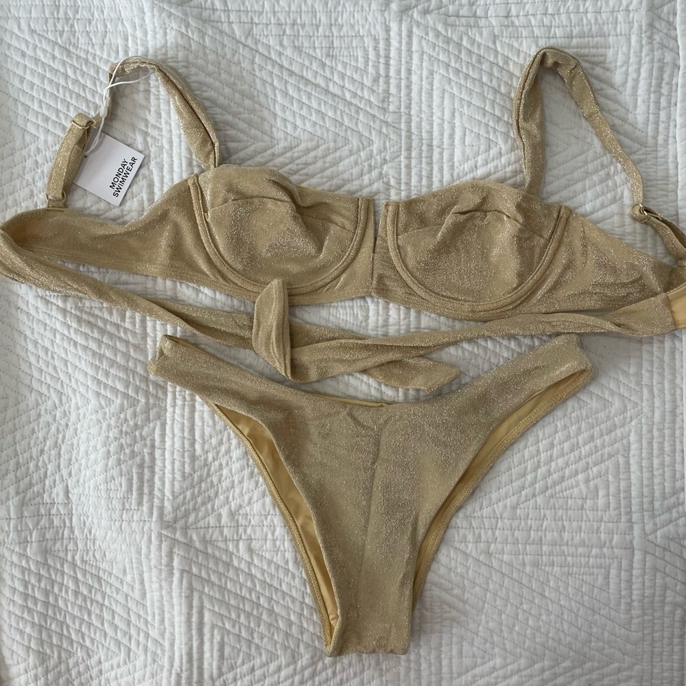 Monday Swimwear: Byron Bottom Large, used once / Clovelly Top Large, NWT